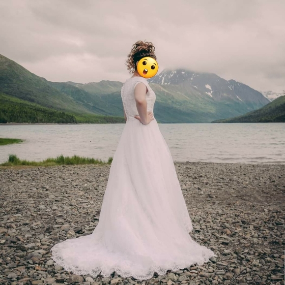 Flattering Summer Wedding Dress - Picture 8 of 10